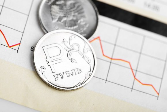 Предсказание западных аналитиков: курс рубля упадет к концу года