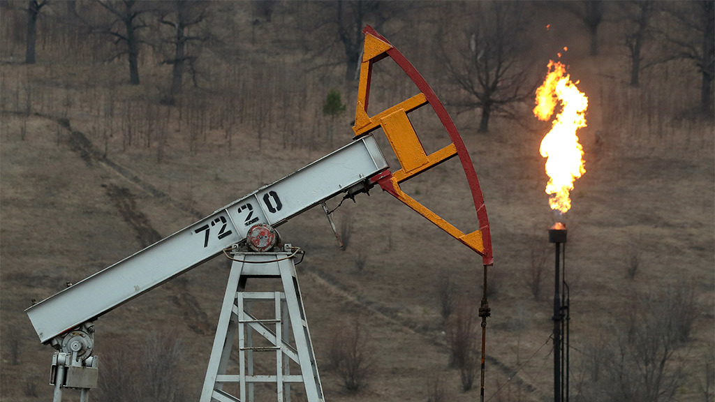 ОПЕК+ сократит добычу нефти в октябре