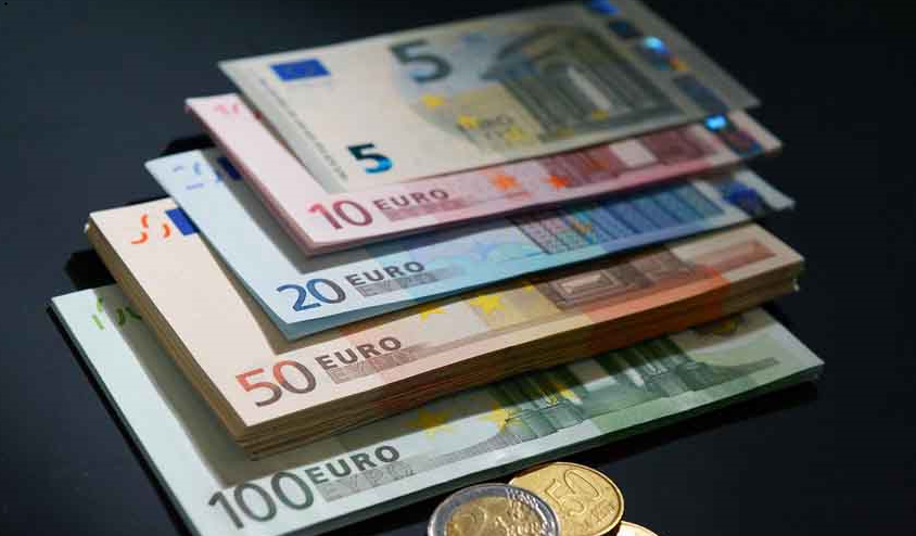 Курс евро на Мосбирже превысил 89 рублей впервые с 28 апреля