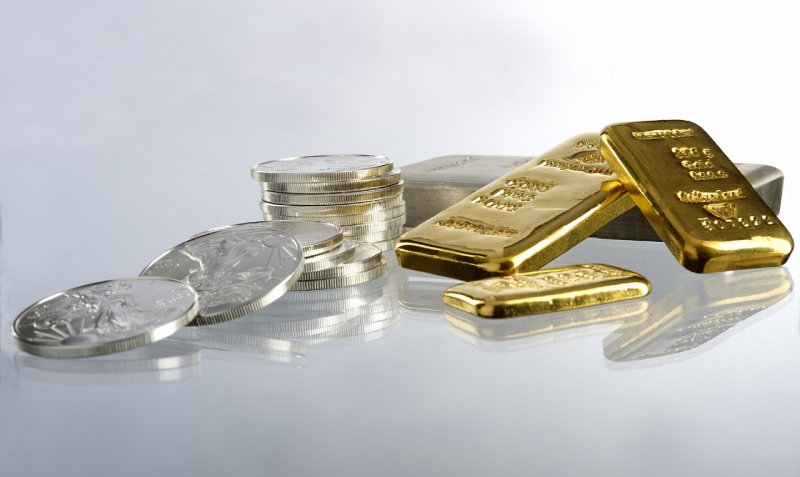 Цены на золото и серебро установили рекордный максимум к концу года