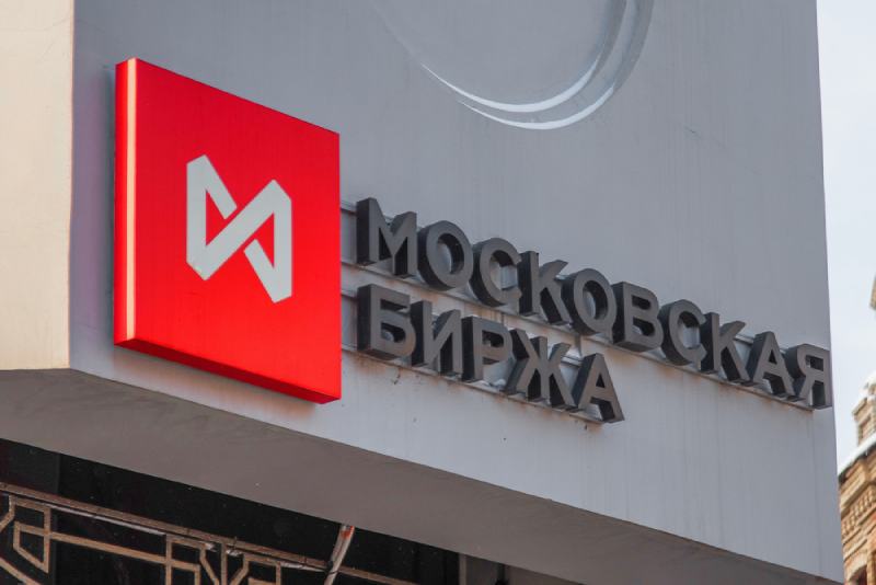 Индекс Мосбиржи резко упал и обновил свой минимум за последние четыре года