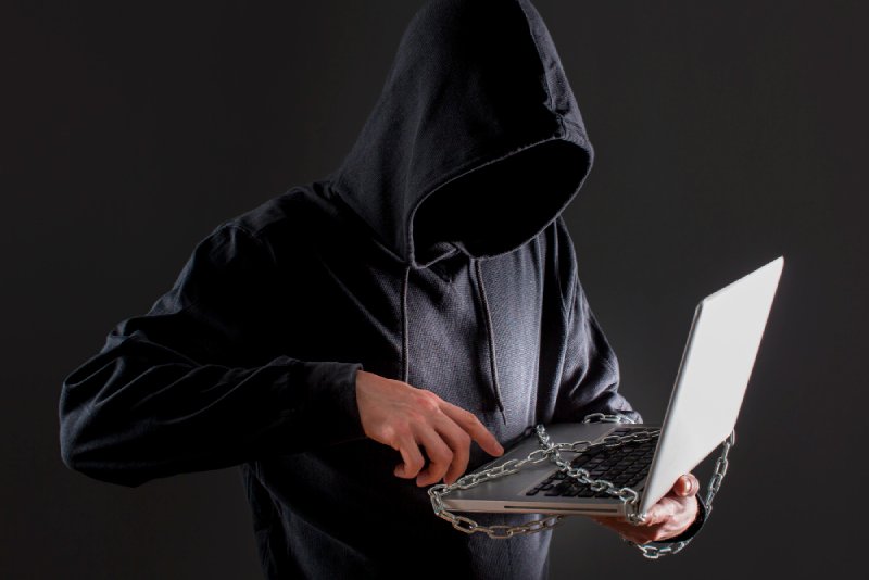 Аферисты выманивают данные и деньги россиян под предлогом ваучера на топливо