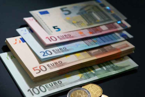 Курс евро на Мосбирже превысил 89 рублей впервые с 28 апреля