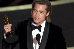 Брэд Питт в своей речи при вручении «Оскара» упомянул импичмент Дональда Трампа