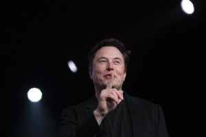 Tesla дорожает, а Илон Маск богатеет