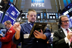 Снижение индексов на мировых биржах и слабая экономическая статистика