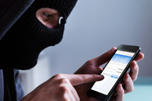 Топ-менеджер ЦБ пожаловался, что телефонные мошенники прикрываются его именем