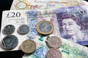 Британский фунт снизился до исторического минимума относительно доллара